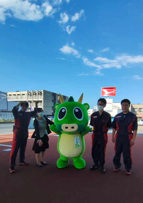 さいたま市PRキャラクター『ヌゥ』との集合写真　縦